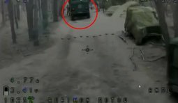 безпілотник атакує ворожу вантажівку