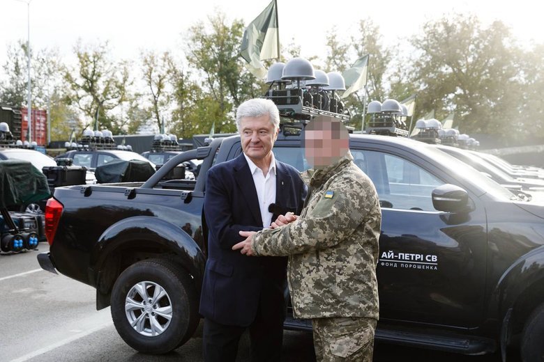 Порошенко передав партію комплексів Ай-Петрі на фронт