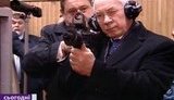 Азаров с автоматом в руках. Как это было. ВИДЕО.