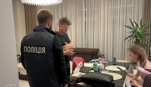 У Румунії затримали українця, який заробив понад 938 тисяч доларів на продажу дитячої порнографії. ФОТОрепортаж
