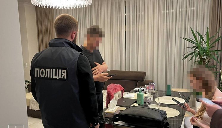 У Румунії затримали українця, який заробив понад 938 тисяч доларів на продажу дитячої порнографії. ФОТОрепортаж