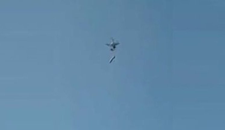 Перед початком агітаційного концерту в Одесі невідомі запустили в небо дрон з фалоімітатором, а потім скинули секс-іграшку біля сцени. ВIДЕО
