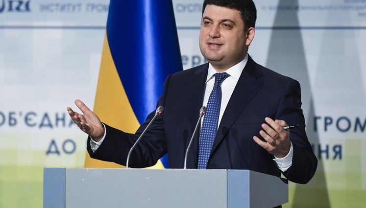 Гройсман признал нехватку средств для повышения зарплат преподавателей вузов