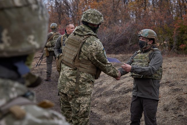 Зеленский посетил передовые позиции ВСУ в зоне ООС на Луганщине (обновлено) 11