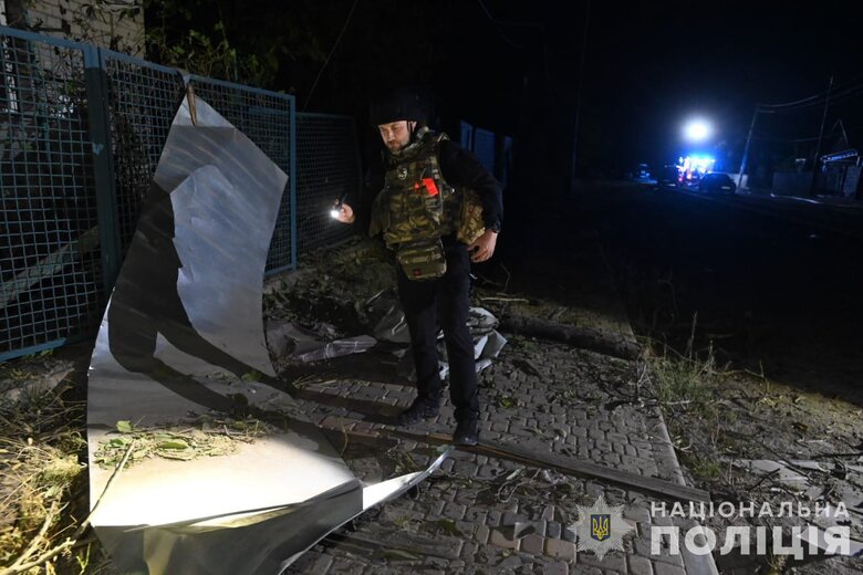 Окупанти завдали удару по об'єкту критичної інфраструктури та житловій забудові в Запоріжжі. Зруйновано щонайменше два приватні будинки. 