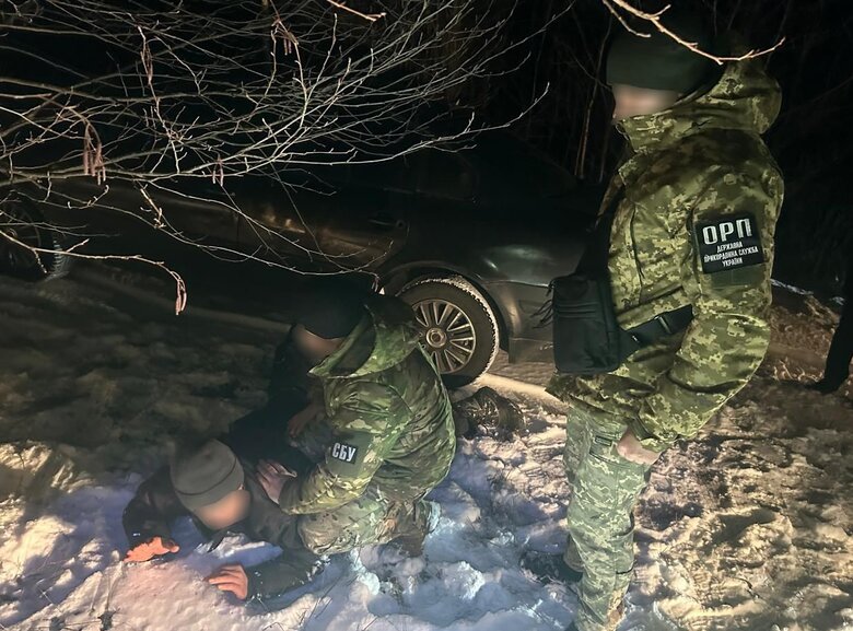 На Рівненщині викрили канал переправлення ухилянтів до ЄС