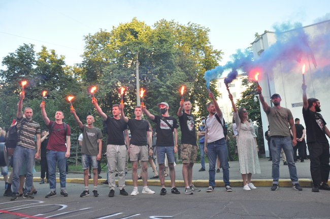 Под МВД прошла акция ко дню рождения Гандзюк 16
