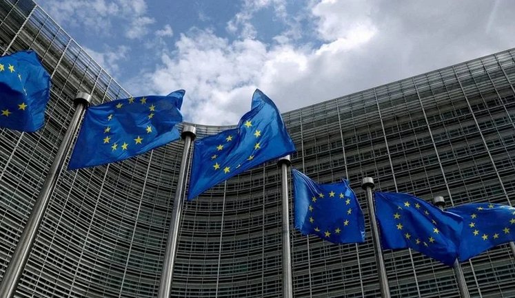 Работа над "репарационным займом" Украине становится более неотложной на фоне обсуждения "мирного плана", - Еврокомиссия