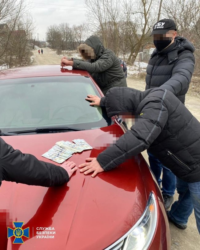 Деятельность группировок, занимавшихся переправкой нелегалов через границу, пресечена в трех областях Украины, - СБУ 03