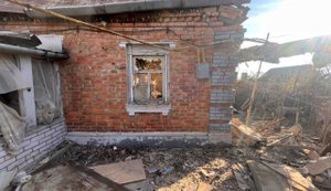 Ворожі обстріли Дніпропетровщини: на Нікопольщині п’ятеро поранених, на Синельниківщині загинув чоловік. ФОТОрепортаж