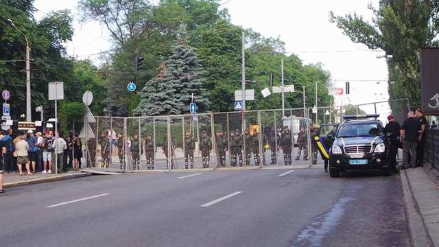 КиївПрайд-2017: праві заблокували парк Шевченка та сусідні вулиці 05
