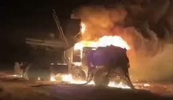 Во время съемки рашиста взрывом отбросило на несколько метров после попадания украинского дрона и детонации ЗРПК "Панцирь-С2"