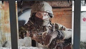 Невідомі пошкодили банери на підтримку армії на зупинках у Житомирі