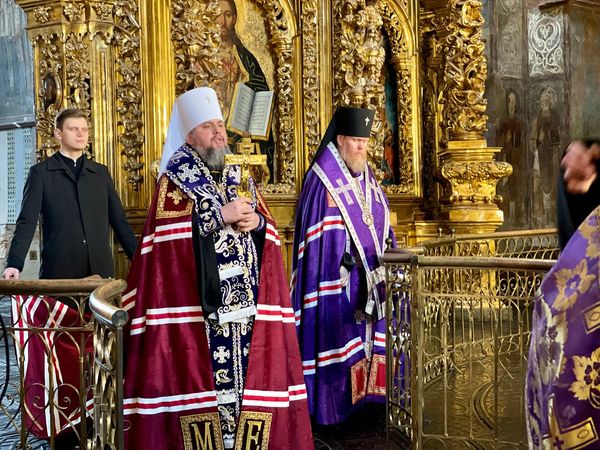 У Софійському соборі освятили репліку меча покровителя українського війська - гетьмана Сагайдачного 02