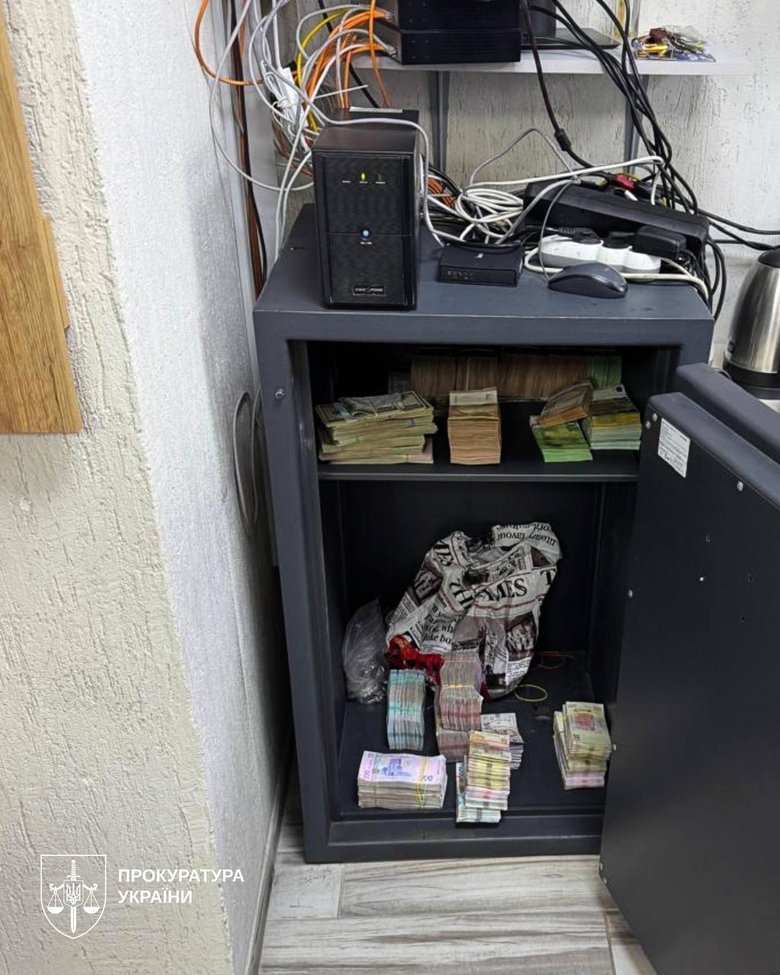 Викрито конвертаційний центр