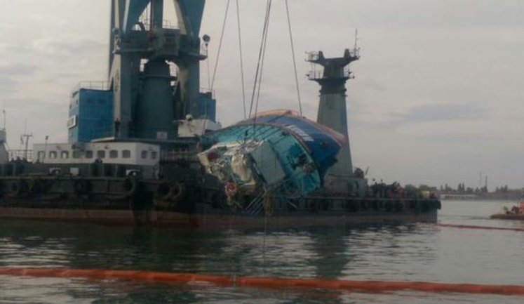Sunken 'Ivolha' boat refloated, - Vice Prime Minister Zubko. PHOTOS