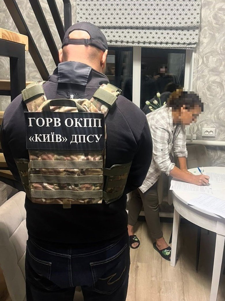Border guards have uncovered a scheme involving the illegal import and sale of cars