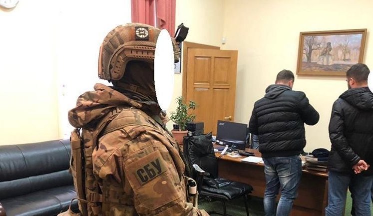 ГПУ і СБУ проводять обшуки в Одеському морському порту й одеській філії АМПУ. ФОТОрепортаж