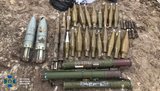 Два схрони терористів виявлено на Луганщині. Серед вилученого - 18 артилерійських снарядів, - СБУ. ФОТОрепортаж