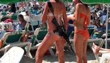 Израильтянка в бикини и с автоматом стала интернет-сенсацией. ФОТОрепортаж