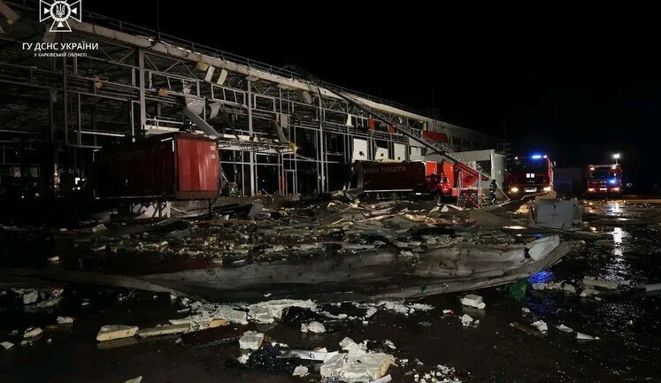 Наслідки ракетного удару по терміналу "Нової пошти". ФОТОрепортаж