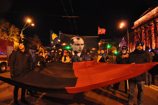 День народження Бандери в Києві відзначили смолоскипною ходою 02
