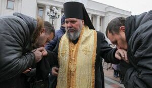 священники