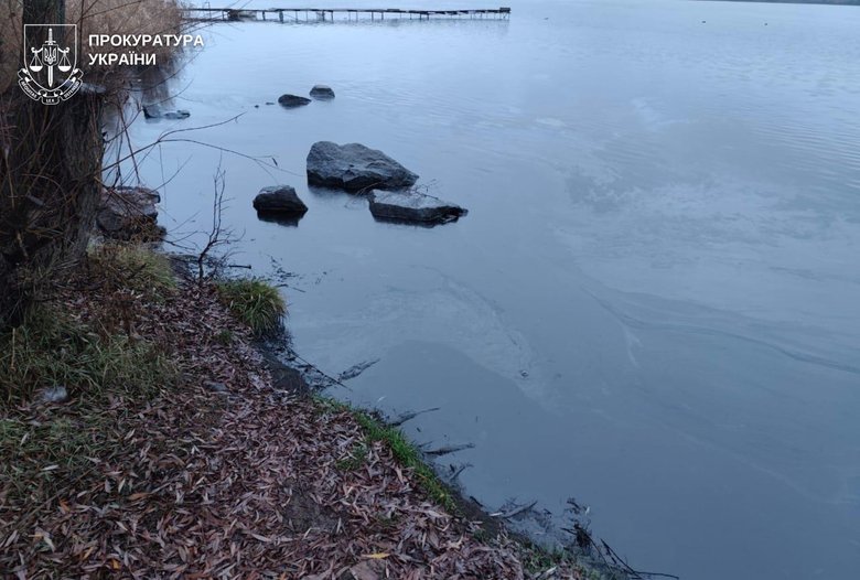 Fuel oil spill in the Southern Bug River near the Ladyzhyn Thermal Power Plant