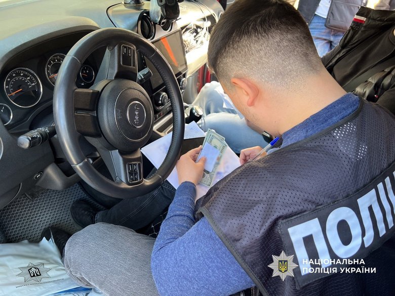 В Одесі затримали офіцера морського вишу, який вимагав гроші у студентів