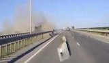 Автомобиль на огромной скорости врезается в железное ограждение на трассе. + ВИДЕО.