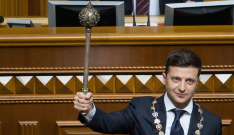 Гарант Конституції VS Основний закон
