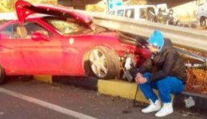 Украинский нападающий Милевский вдребезги разбил свою Ferrari. ВИДЕО