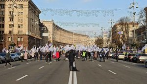 Инвесторы банка "Аркада" перекрыли Крещатик: "Когда крали наши деньги, власть смотрела неизвестно куда". ВИДЕО+ФОТОрепортаж