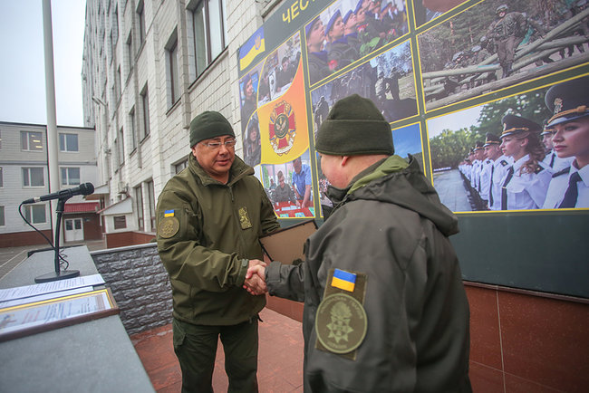 Полковника Пилипенка, який бив майданівців у 2014 році, призначено заступником начальника Академії Нацгвардії, а в 2016-му було нагороджено орденом Богдана Хмельницького 07