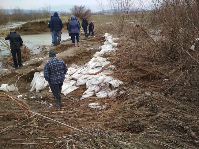 На Закарпатье в результаты прорыва дамбы подтоплено несколько сел 01