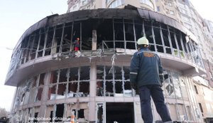 Одна з наймасованіших атак безпілотниками на місто Запоріжжя: десятки пошкоджених будинків і комерційних приміщень.. ФОТОрепортаж