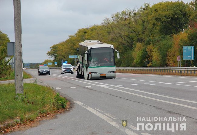 Вантажівка зіткнулася з автобусом на Житомирщині: девять загиблих, 11 травмованих, - ДСНС 01
