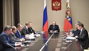 Після розмови з Порошенком Путін скликав Раду безпеки РФ