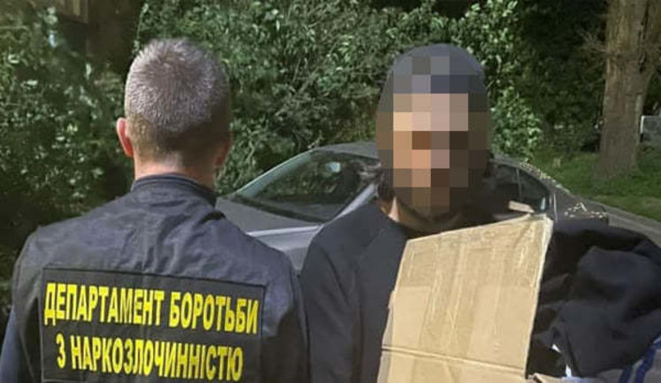 Соорганизатор интернет-магазина с партией каннабиса на 250 тыс. грн задержан в Киеве, - прокуратура. ФОТО