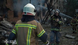 Триває ліквідація наслідків масованої атаки РФ у Києві: пошкоджено понад 40 локацій. ВІДЕО+ФОТОрепортаж