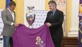 Презентация официального кубка "Евро-2012" в Киеве. + ВИДЕО.