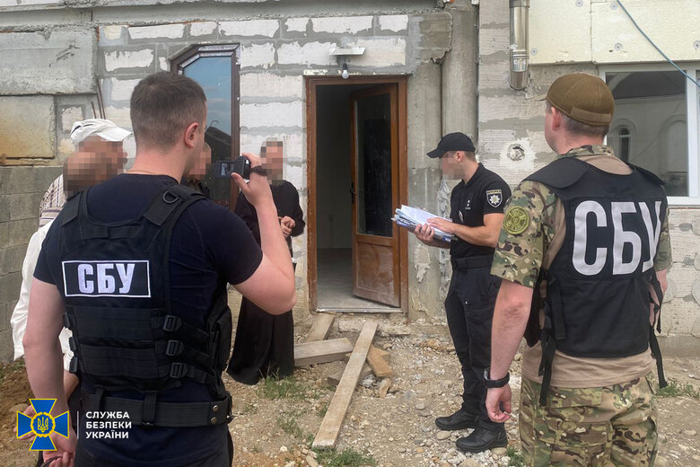 На Закарпатті кума дружини Медведчука, священника УПЦ МП викрили на пропаганді комунізму 06