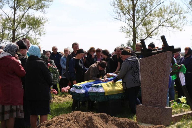 Soldiers of 91st separate regiment of operational support Andrii and Oleksandr Kozyrka, who died in battle with Russian occupiers, were buried in Sumy region 05