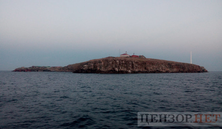 Древний маяк, горы мидий и самое чистое в Украине море: жизнь острова Змеиного. ФОТО