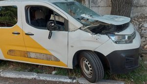 FPV-дрон влучив в автівку Укрпошти у Нікополі - поранено водія. ФОТО
