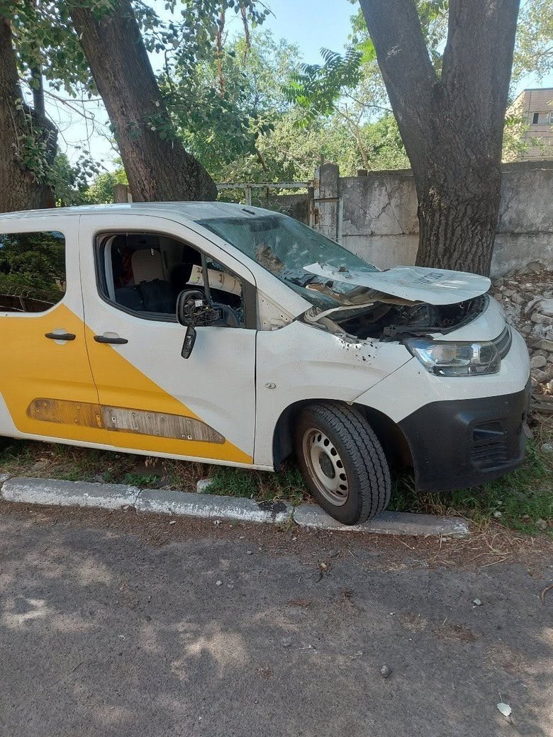 Дрон РФ атакував автомобіль Укрпошти в Нікополі