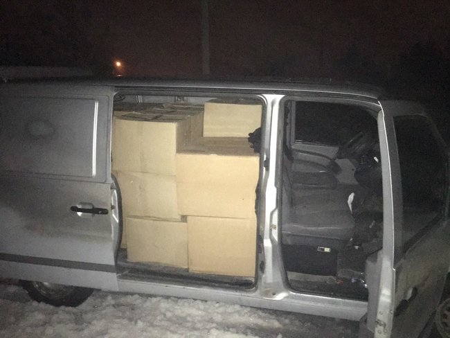 Велику партію фальсифікованих сигарет, призначену для незаконного переміщення в Румунію, вилучено в Чернівецькій області 03