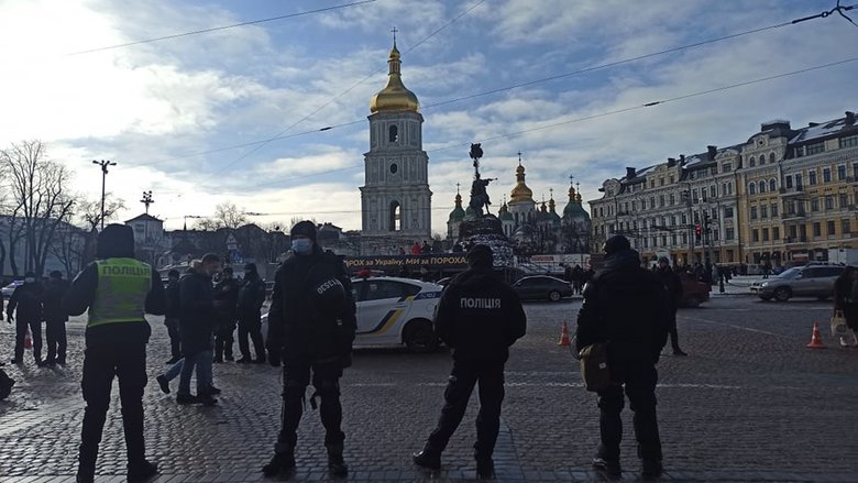Печерський суд обирає запобіжний захід Порошенку 22