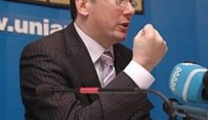 Луценко пообещал, что «жесткая оперативная отработка» гаишников не прекратится