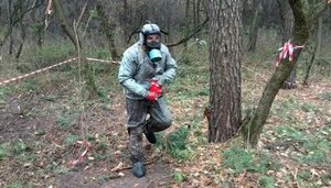 У міському парку Черкас виявили літрову банку ртуті. ФОТОрепортаж